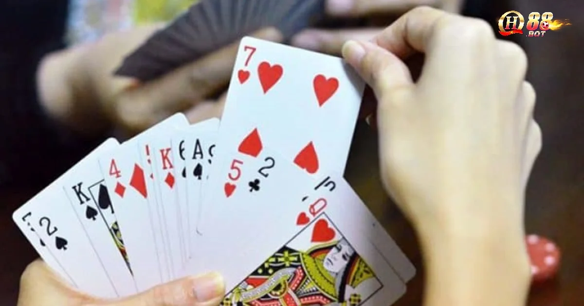 Cách chơi bài tiến lên là một trò chơi phổ biến trong các dịp gặp gỡ, giải trí của nhiều người Việt Nam